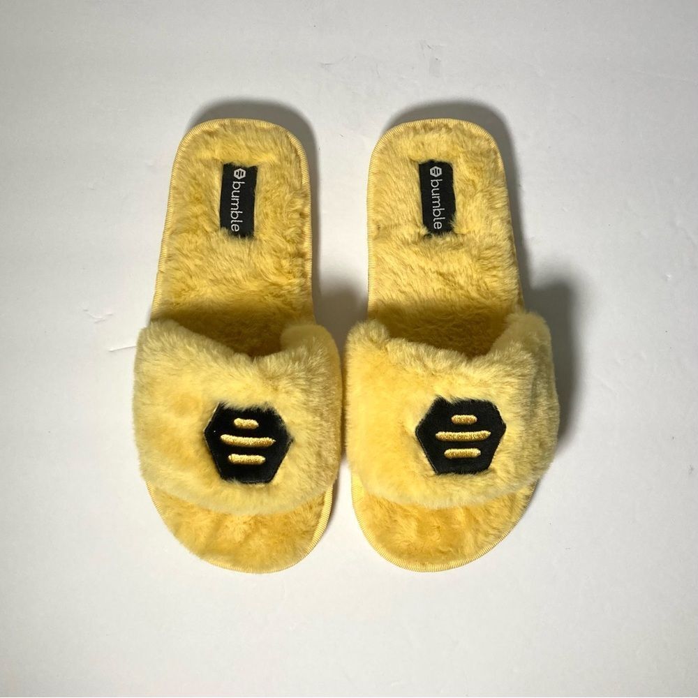 Women’s Yellow Faux Fur Slippers Bumble App US Size 7.5-8.5 EUR 38-39